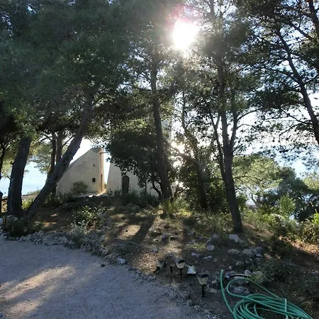 Talamoni Bed & Breakfast *
