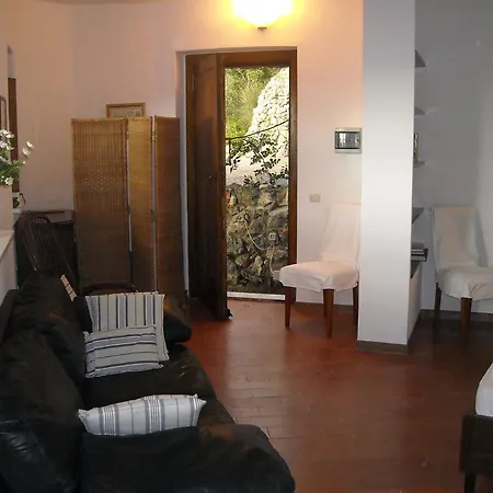 Talamoni Bed & Breakfast